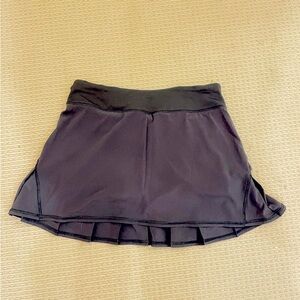 Lululemon black tennis skirt with ruffles and spandex size 6 tall